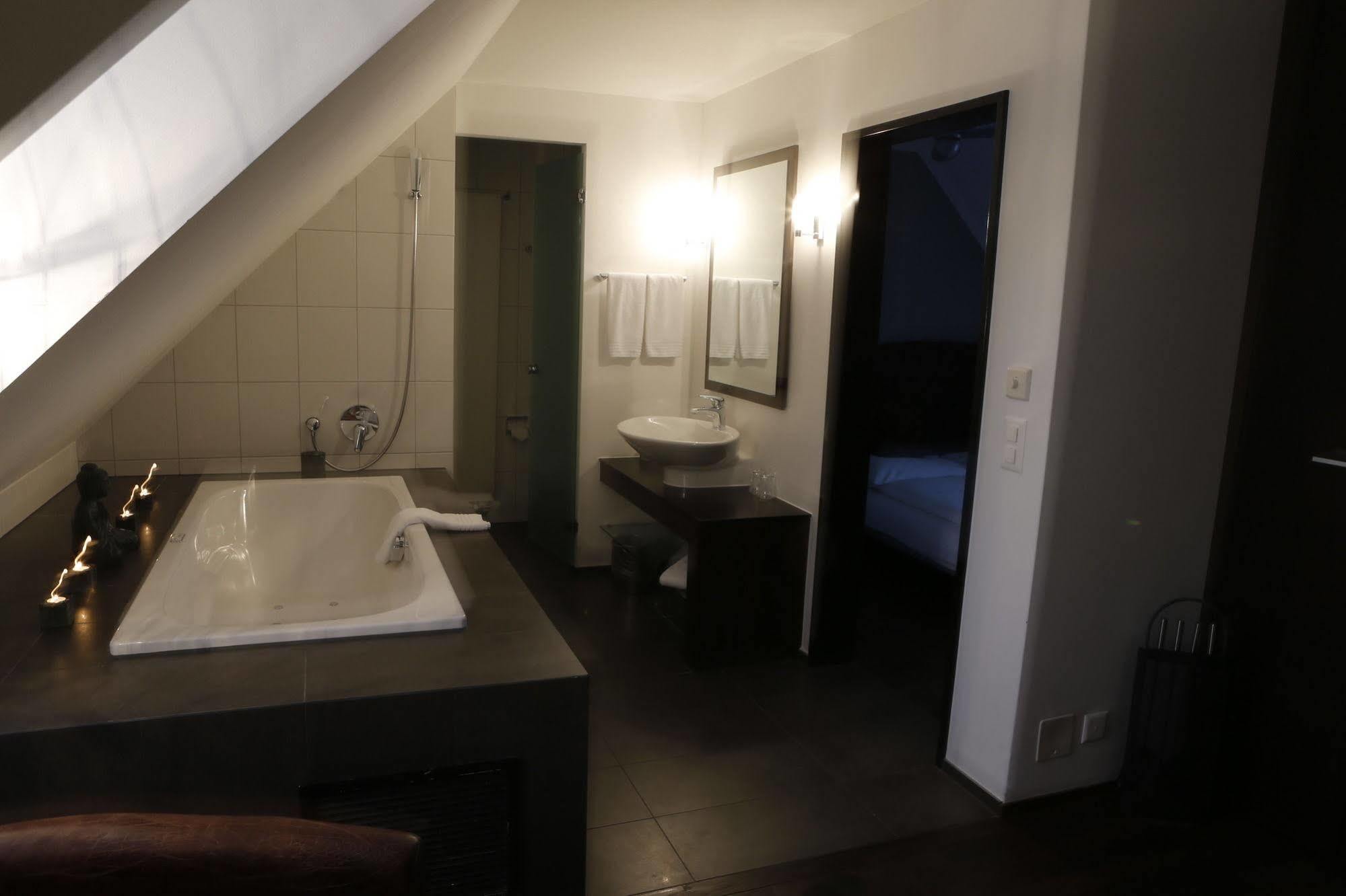 Boutique Hotel Weisses Kreuz - Adult Only Hotel Lucerne Ngoại thất bức ảnh