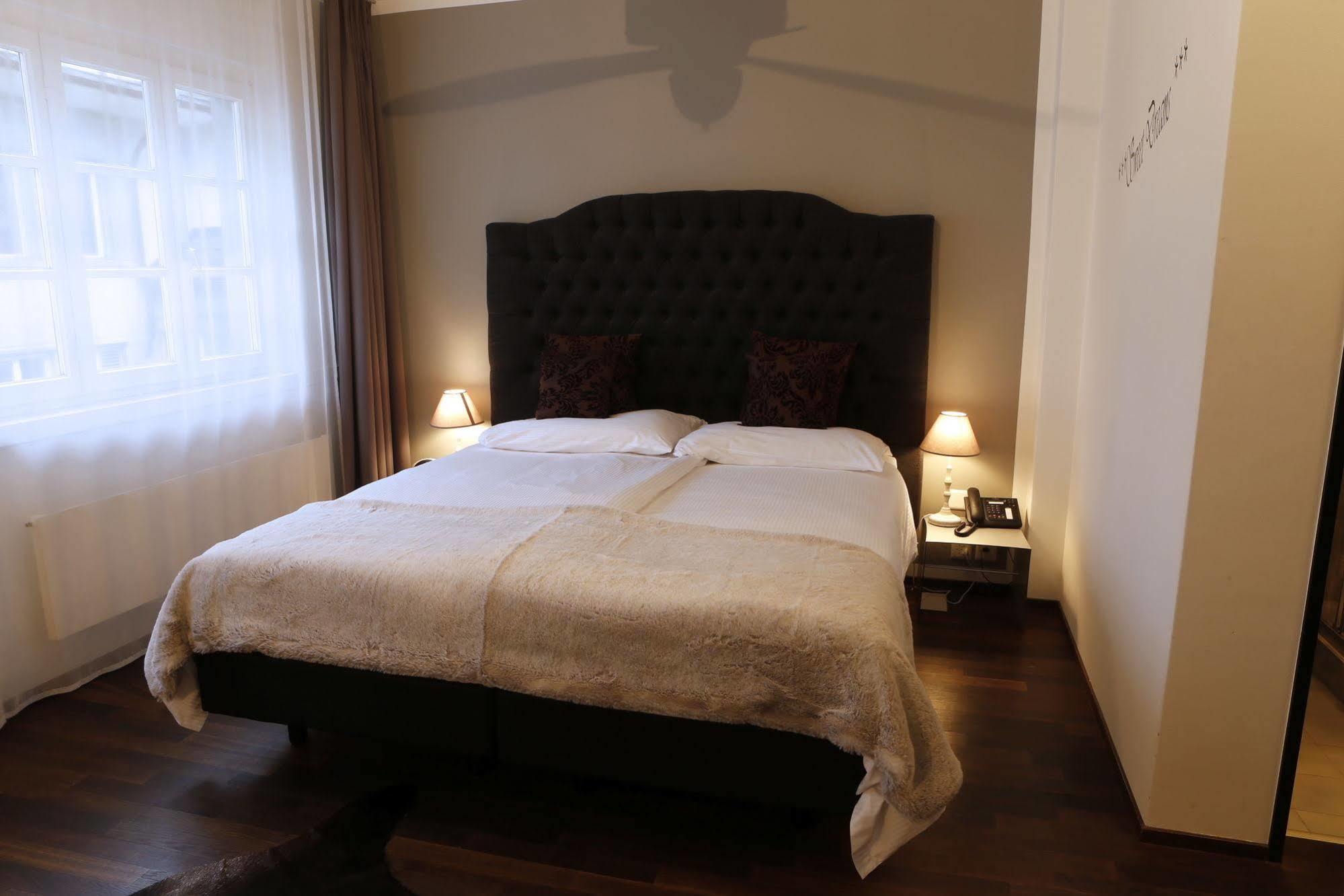 Boutique Hotel Weisses Kreuz - Adult Only Hotel Lucerne Ngoại thất bức ảnh